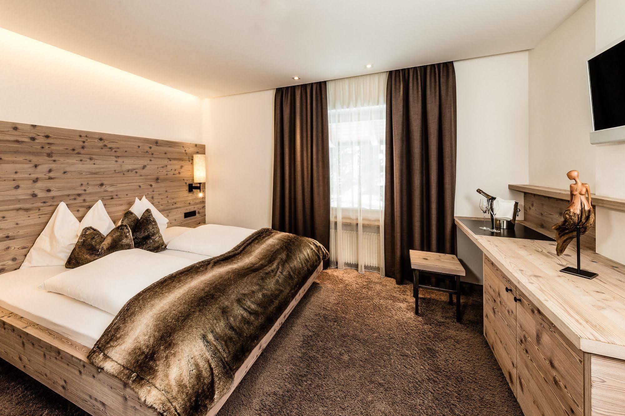 Arthotel Anterleghes - Gardenahotels Selva di Val Gardena Exteriér fotografie